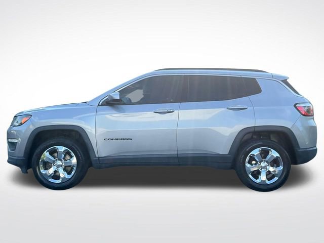 Used 2017 Jeep Compass Latitude w/ Popular Equipment Group AWD/4WD image 3