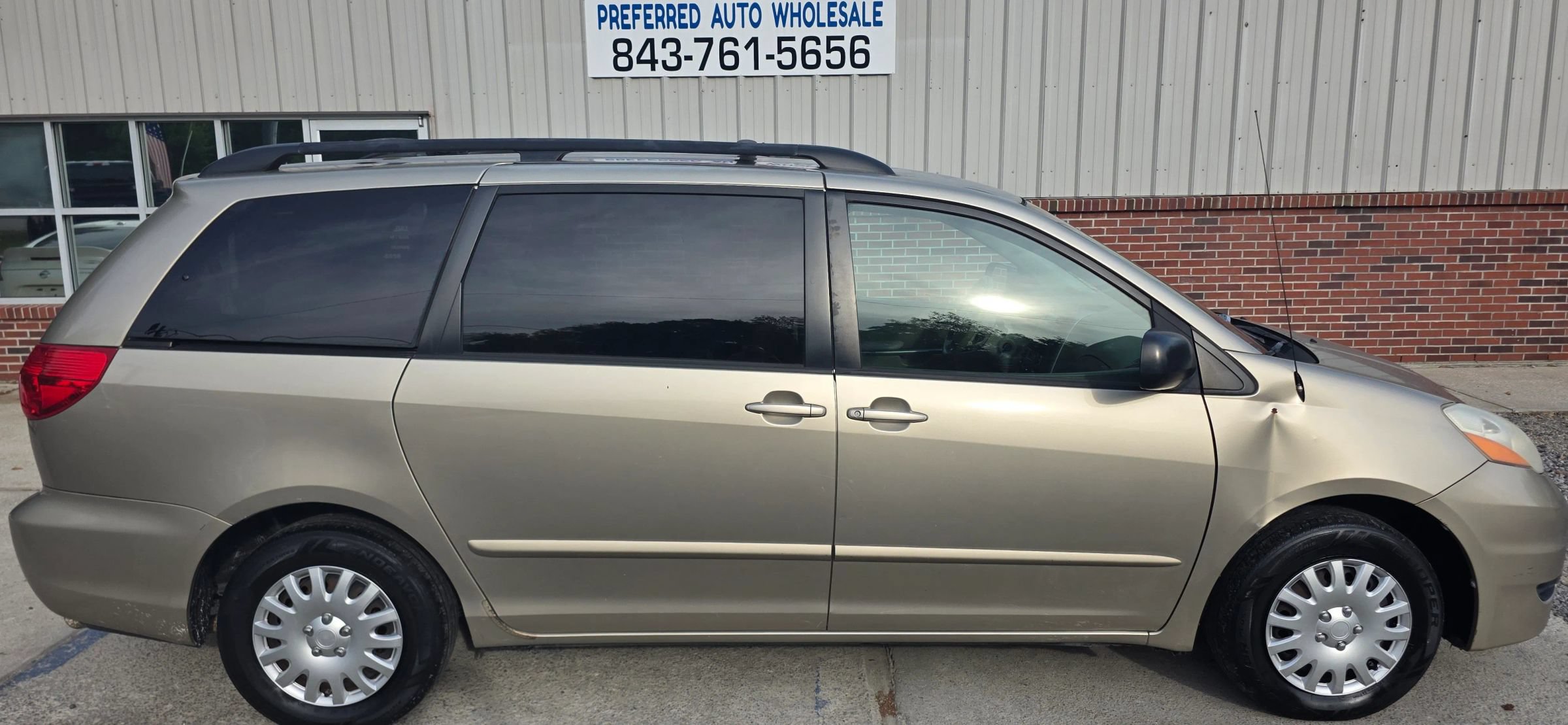 Used 2010 Toyota Sienna CE FWD image 4