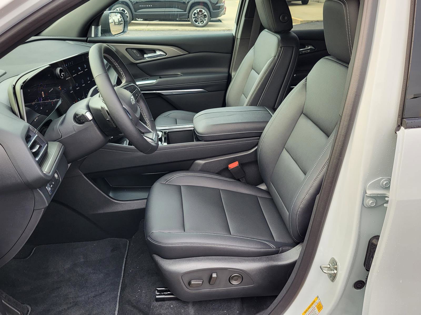 New 2026 Chevrolet Traverse LT image 15