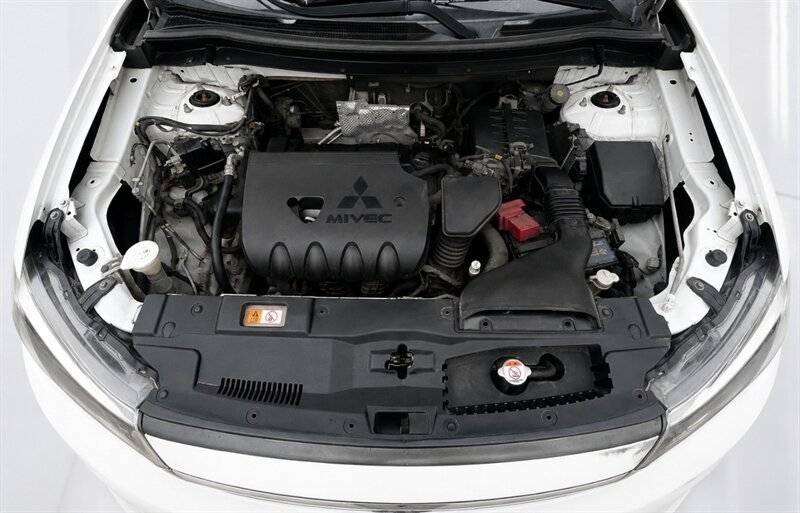 Used 2014 Mitsubishi Outlander ES FWD image 18