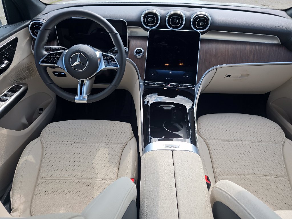 Used 2026 Mercedes-Benz GLC 300 4MATIC image 23