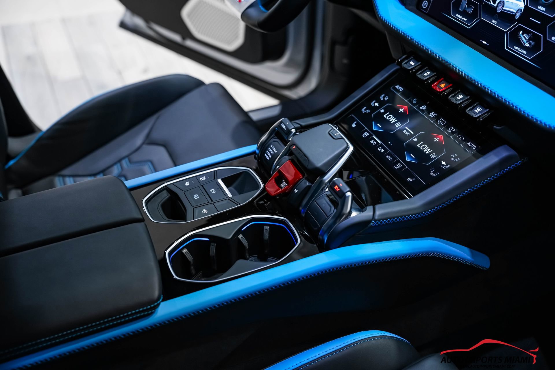 Used 2025 Lamborghini Urus SE image 76