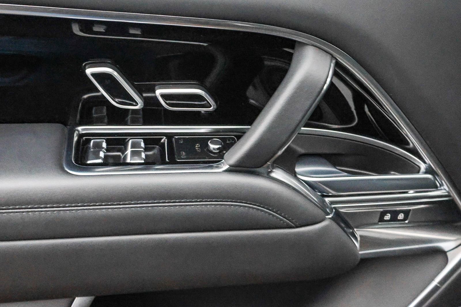 Used 2023 Land Rover Range Rover SE image 31