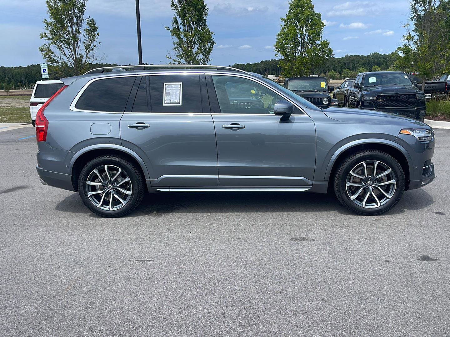 Used 2016 Volvo XC90 T6 Momentum w/ Momentum Plus Package AWD/4WD image 8