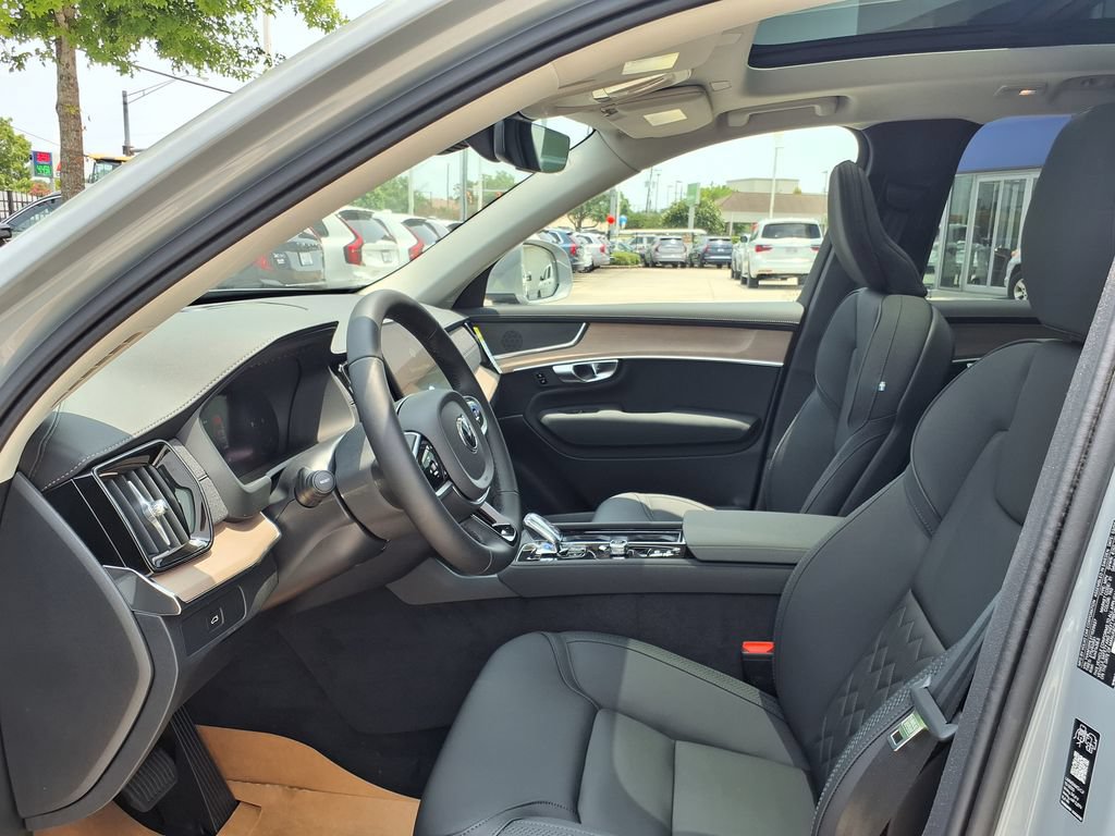 New 2026 Volvo XC90 B5 Plus w/ Protection Package Premier AWD/4WD image 11