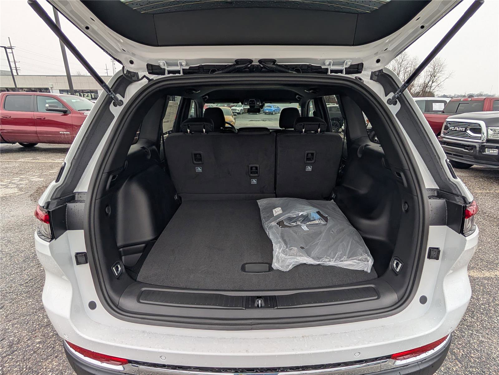 New 2026 Jeep Grand Cherokee Laredo image 8