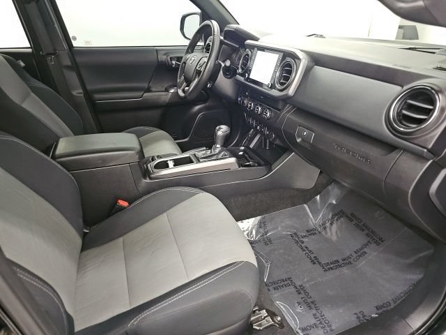 Used 2020 Toyota Tacoma TRD Off-Road w/ Technology Package AWD/4WD image 33