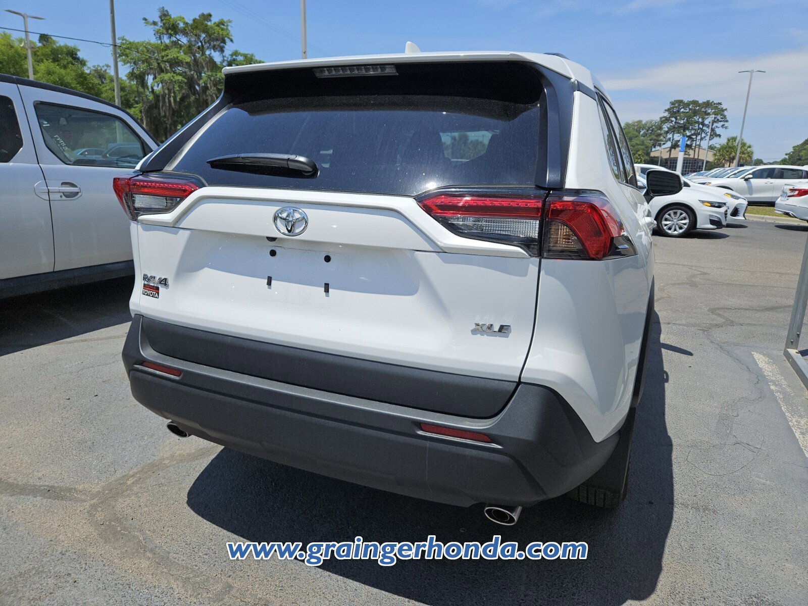 Used 2025 Toyota RAV4 XLE w/ Convenience Package FWD image 7