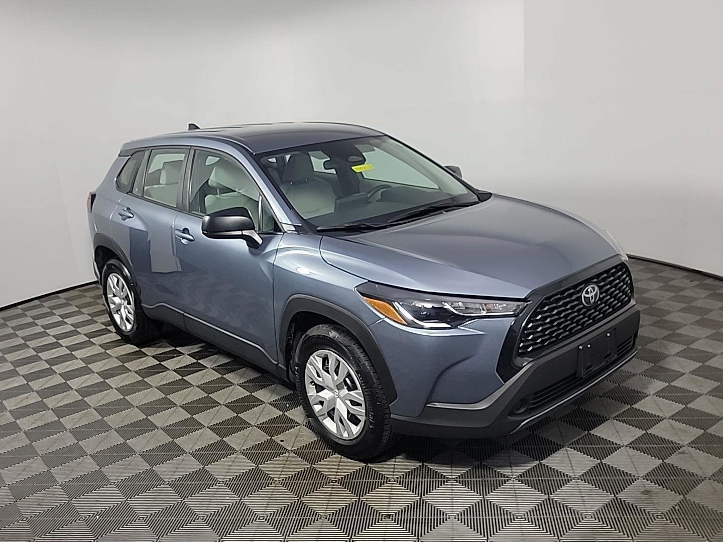 Used 2024 Toyota Corolla Cross L image 2