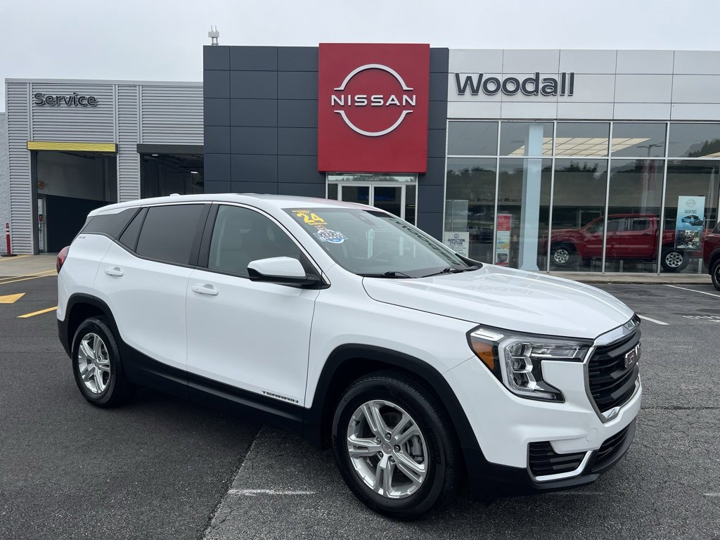 Used 2024 GMC Terrain SLE image 1