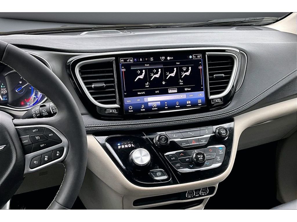 Certified 2024 Chrysler Pacifica Select image 7