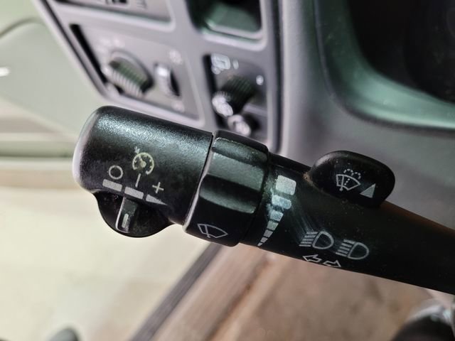 Used 2005 Chevrolet Suburban LS w/ Preferred Equipment Group image 30