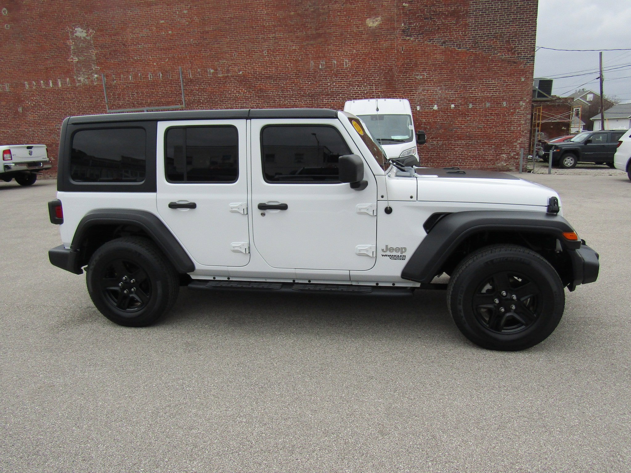 Used 2020 Jeep Wrangler Unlimited Sport S AWD/4WD image 2