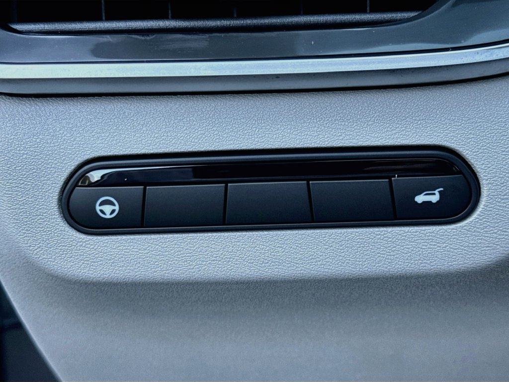 Used 2027 INFINITI QX60 Luxe w/ Cargo Package FWD image 11