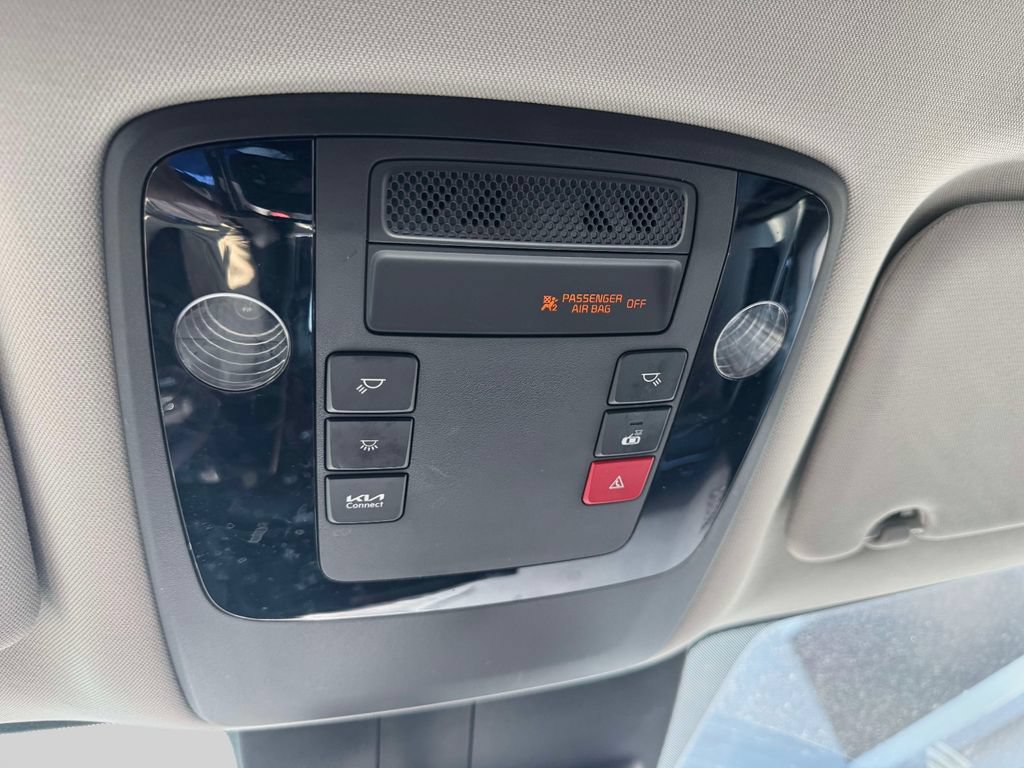 Used 2024 Kia Carnival EX FWD image 29
