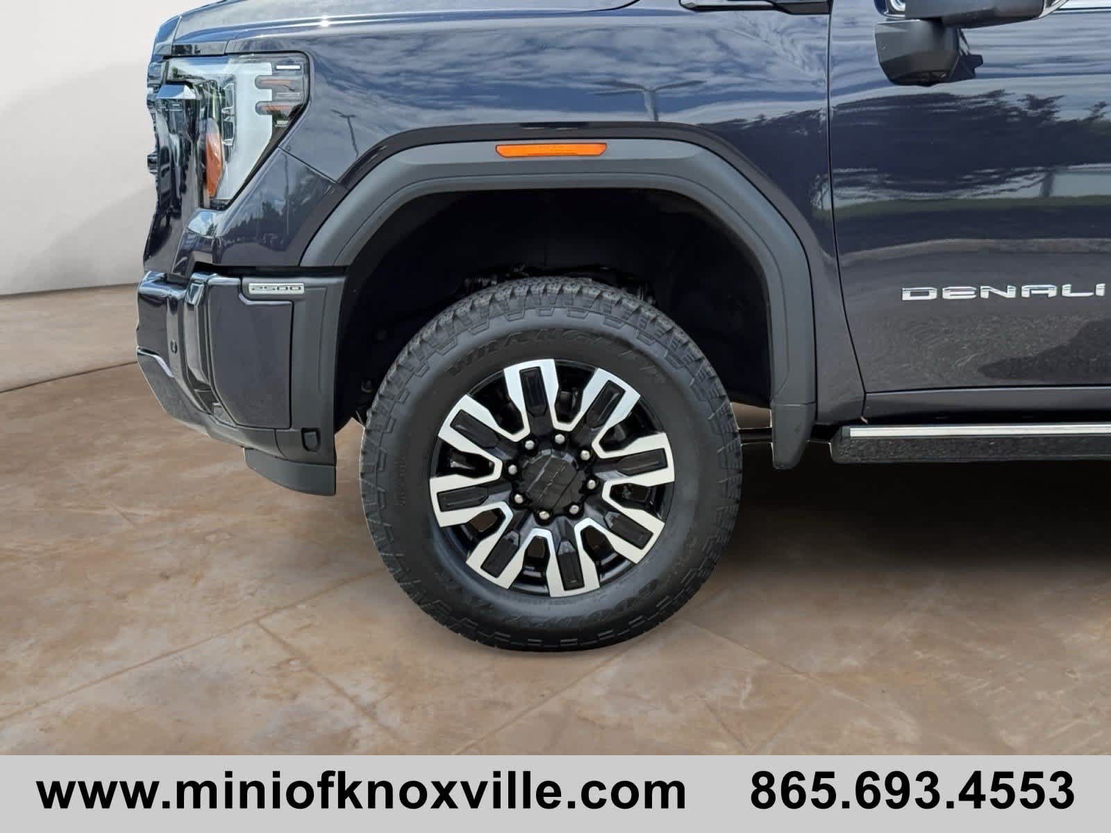 Used 2024 GMC Sierra 2500 Denali Ultimate AWD/4WD image 9