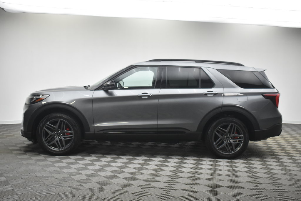 Used 2025 Ford Explorer ST-Line w/ ST-Line Street Pack AWD/4WD image 9