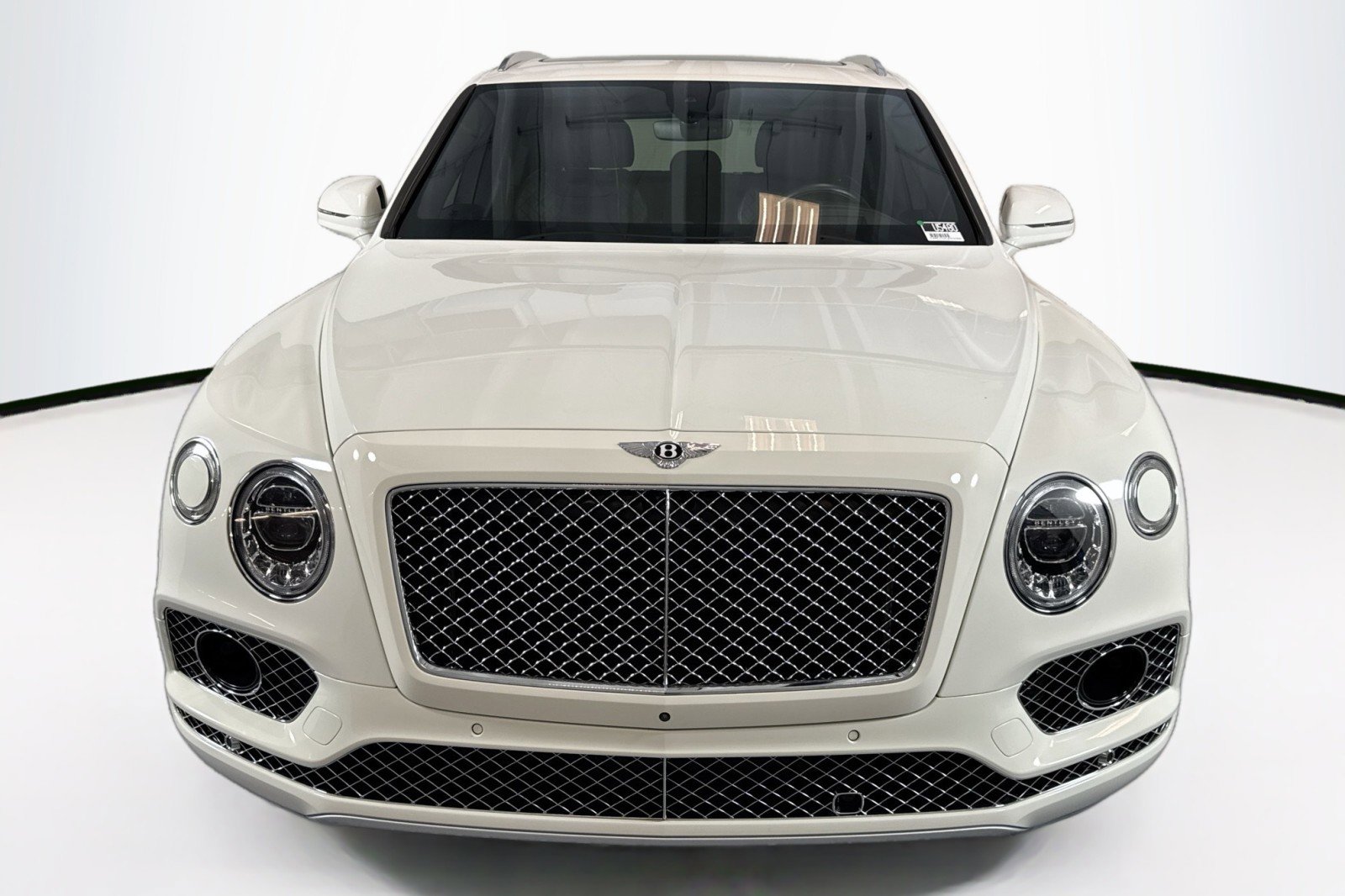 Used 2018 Bentley Bentayga image 2