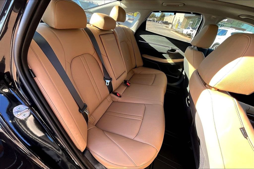 New 2025 Hyundai Sonata Limited image 17