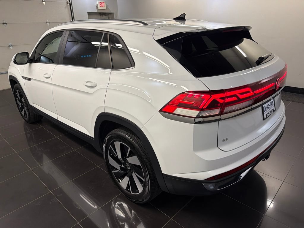 Used 2025 Volkswagen Atlas Cross Sport SE AWD/4WD image 4