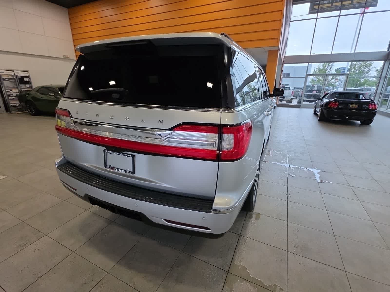 Used 2018 Lincoln Navigator L Reserve w/ Technology Package AWD/4WD image 11
