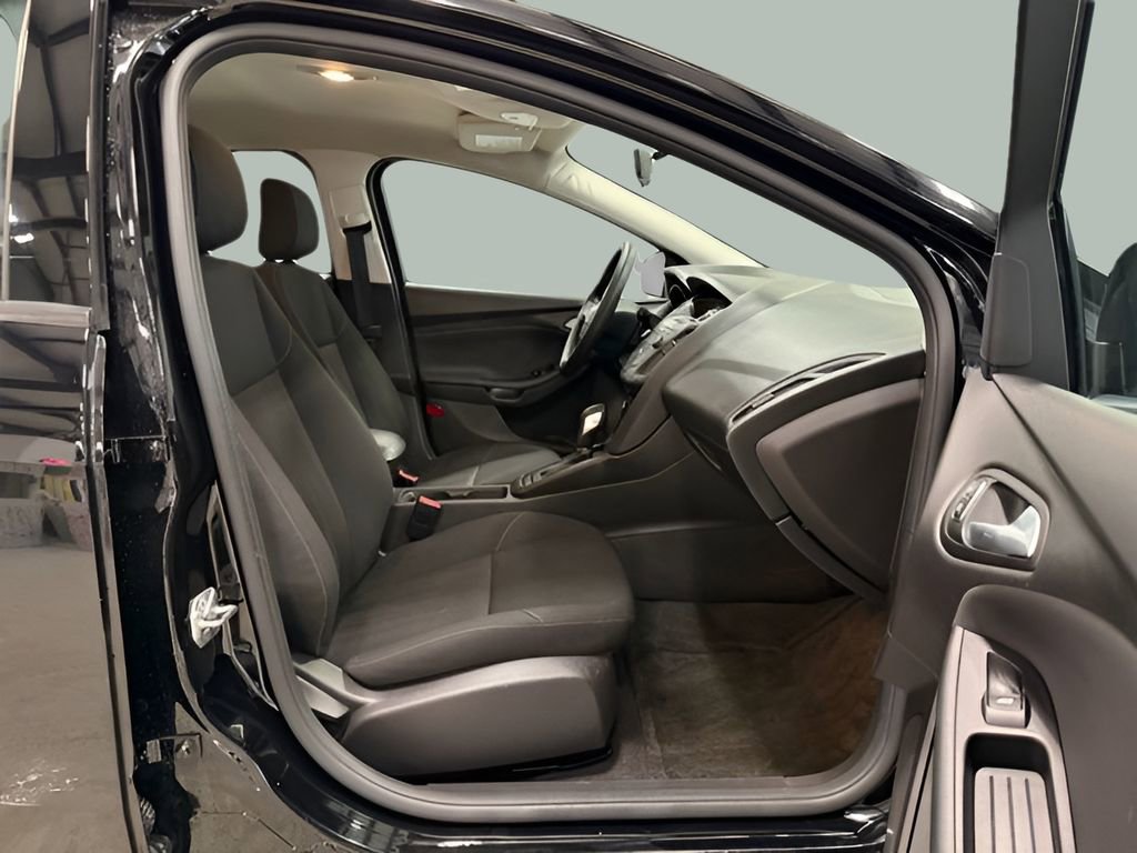 Used 2018 Ford Focus SE image 28