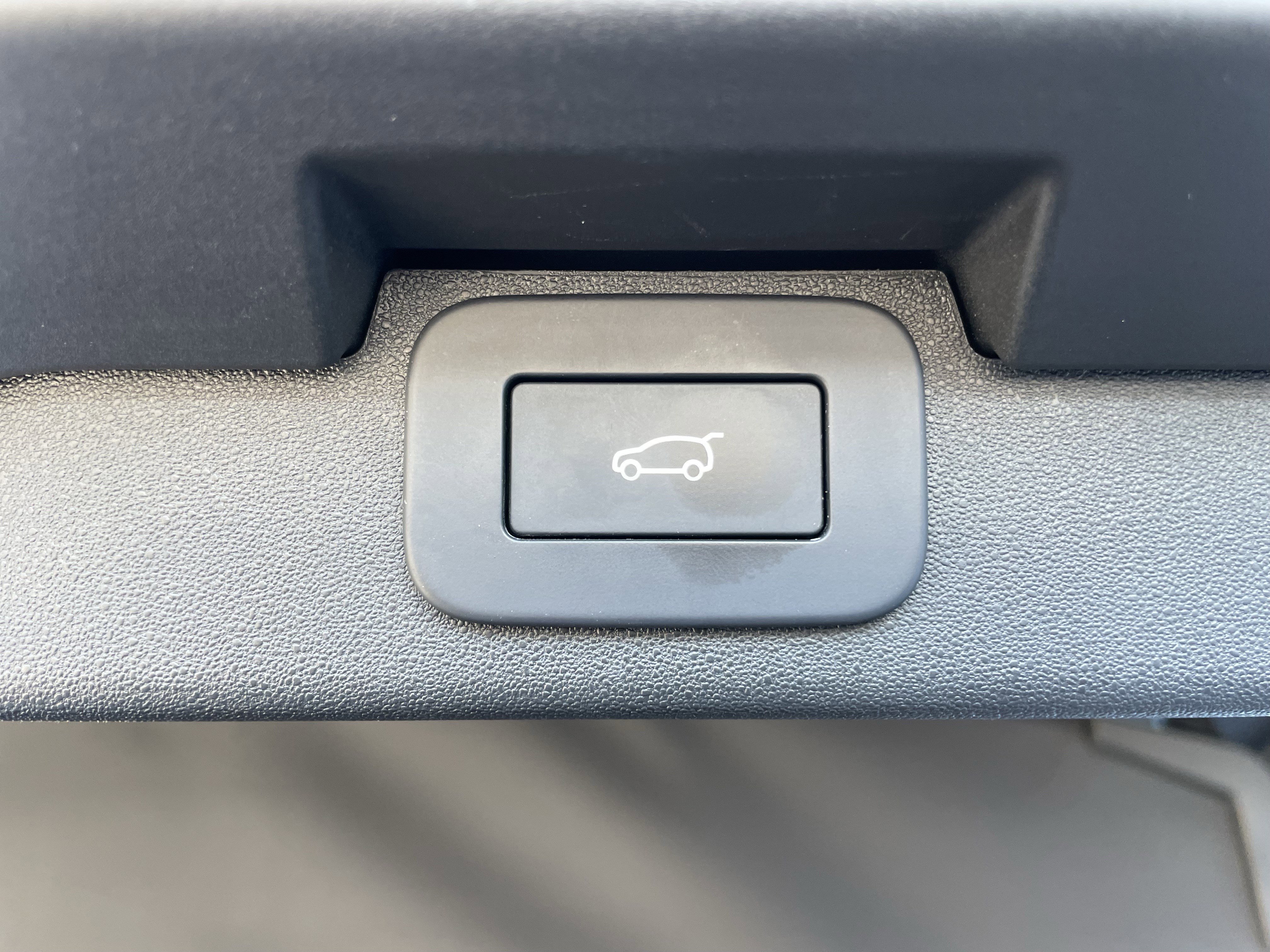 Certified 2024 Land Rover Discovery Dynamic SE image 41