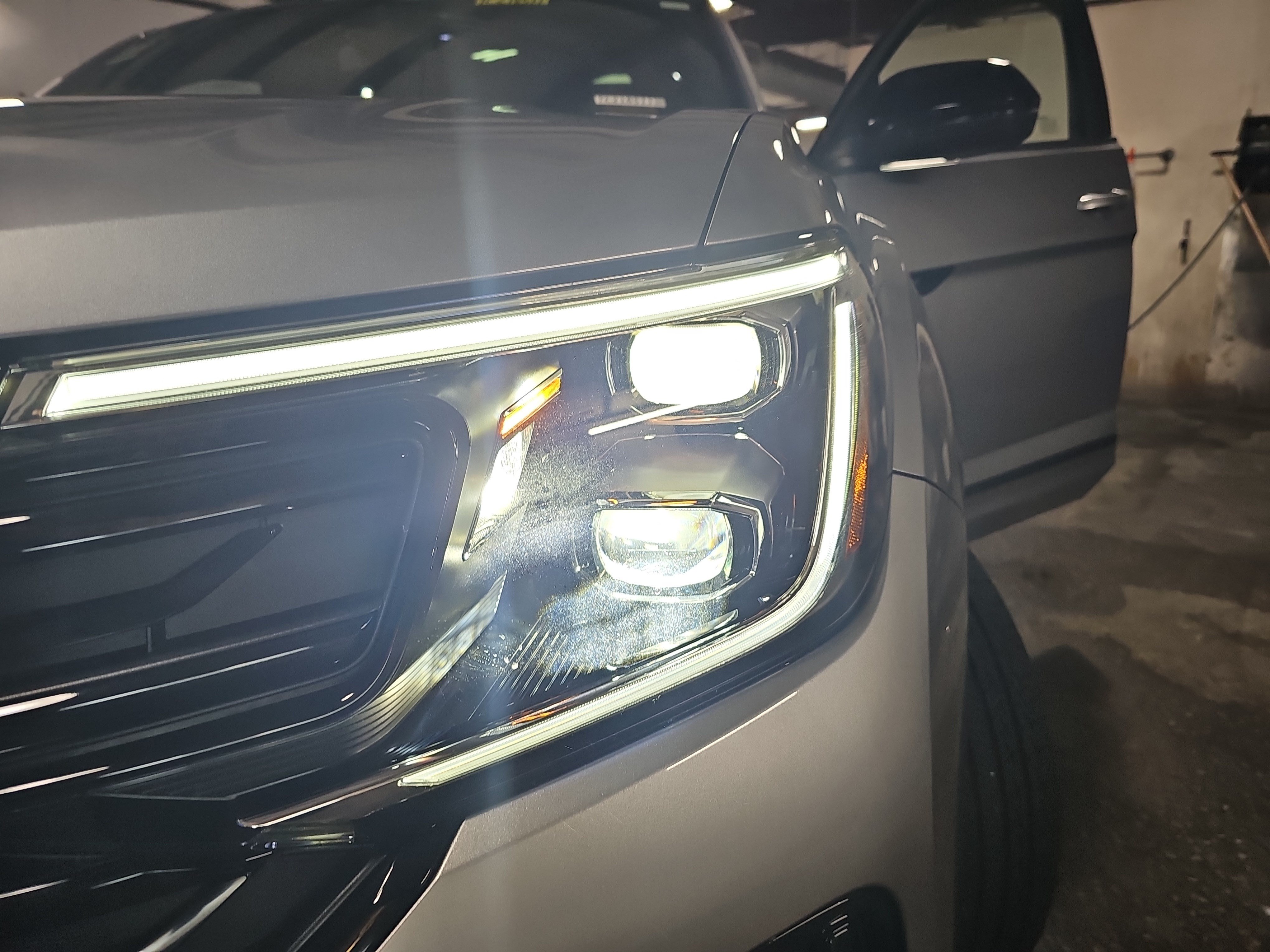 Used 2026 Volkswagen Atlas Cross Sport SEL R-Line AWD/4WD image 33