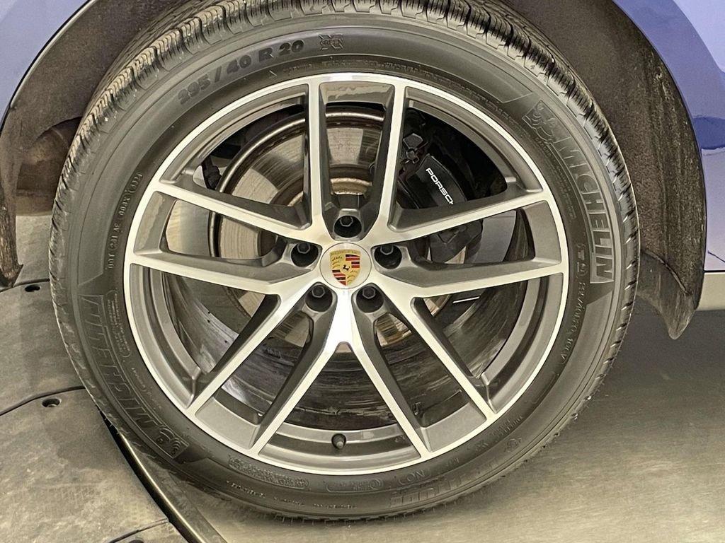 Certified 2025 Porsche Macan image 13