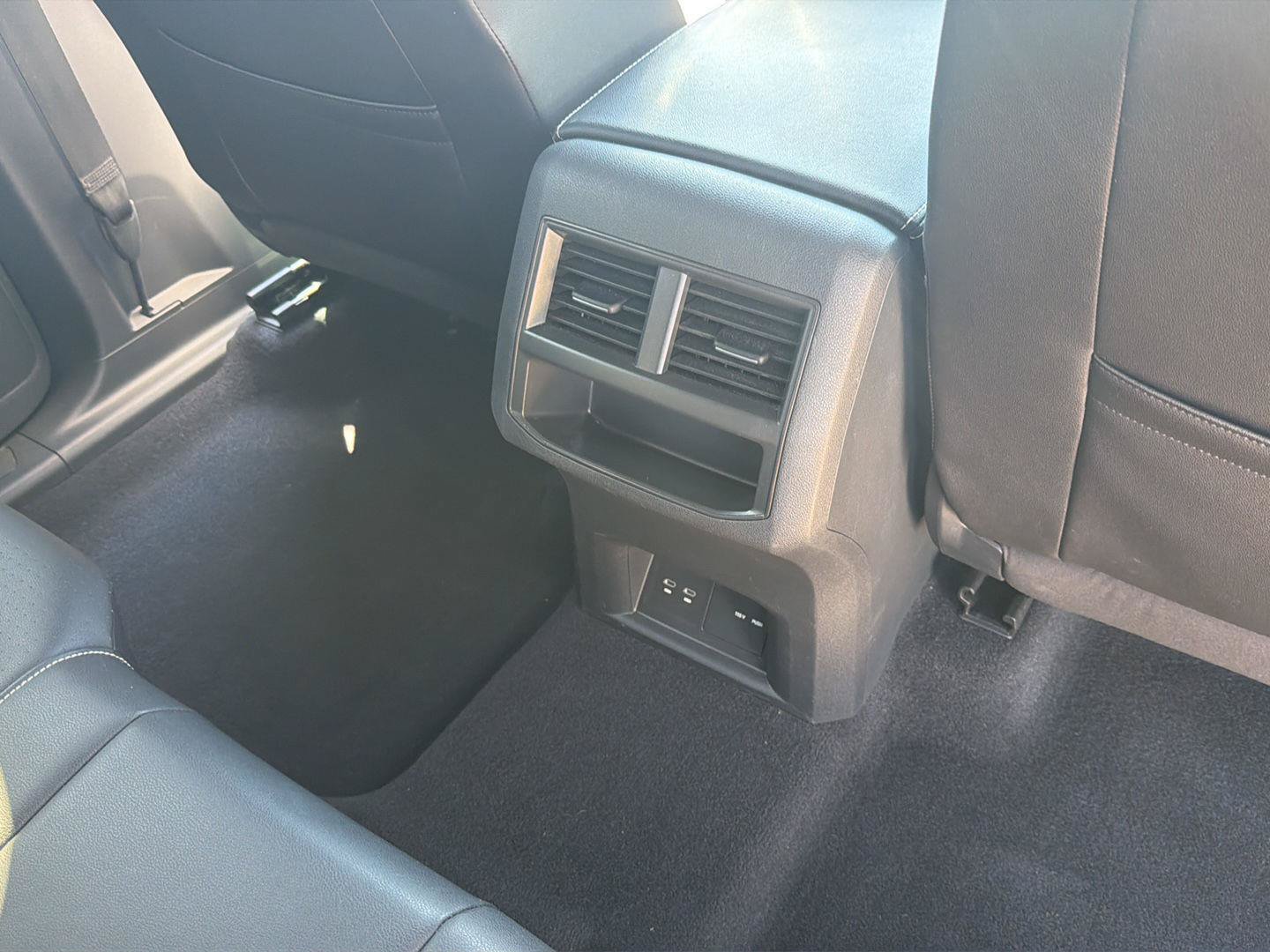 Used 2023 Volkswagen Atlas Cross Sport SE w/ Panoramic Sunroof Package FWD image 17