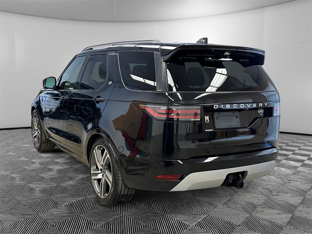 Used 2023 Land Rover Discovery Metropolitan Edition image 3