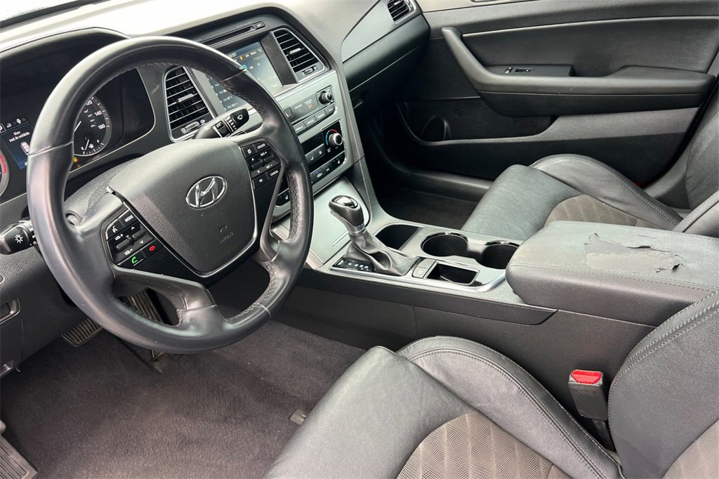 Used 2016 Hyundai Sonata Sport w/ Option Group 1V image 12