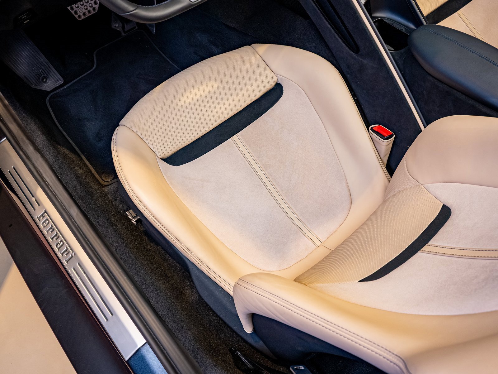 Used 2024 Ferrari Roma Spider image 12