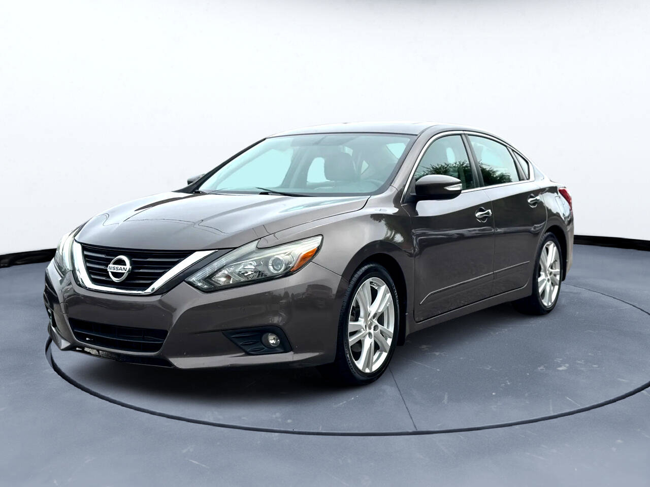 Used 2017 Nissan Altima 3.5 SL w/ 3.5SL Technology Package image 3