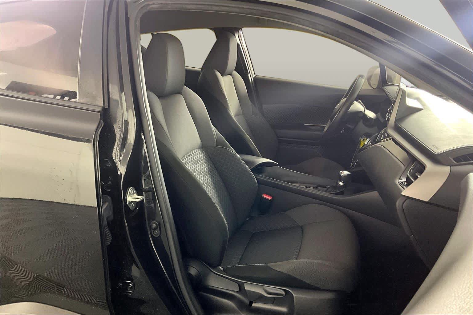 Used 2020 Toyota C-HR LE FWD image 9