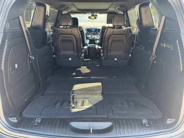 Used 2018 Chrysler Pacifica Limited w/ Advanced Safetytec Group FWD image 56