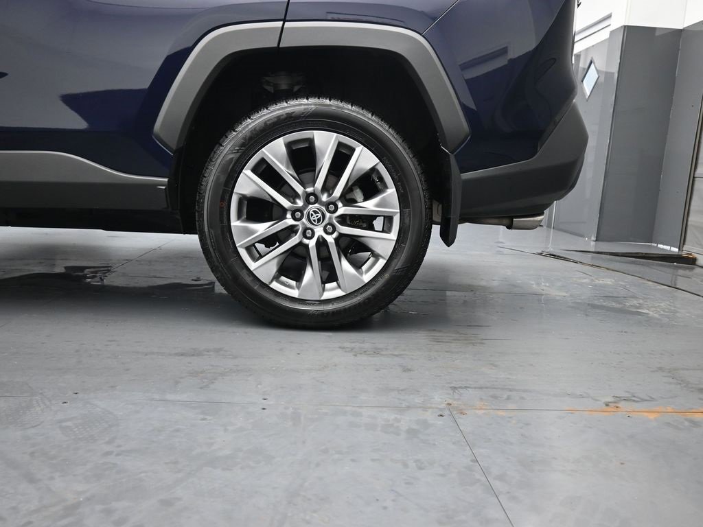 Used 2023 Toyota RAV4 XLE Premium image 14