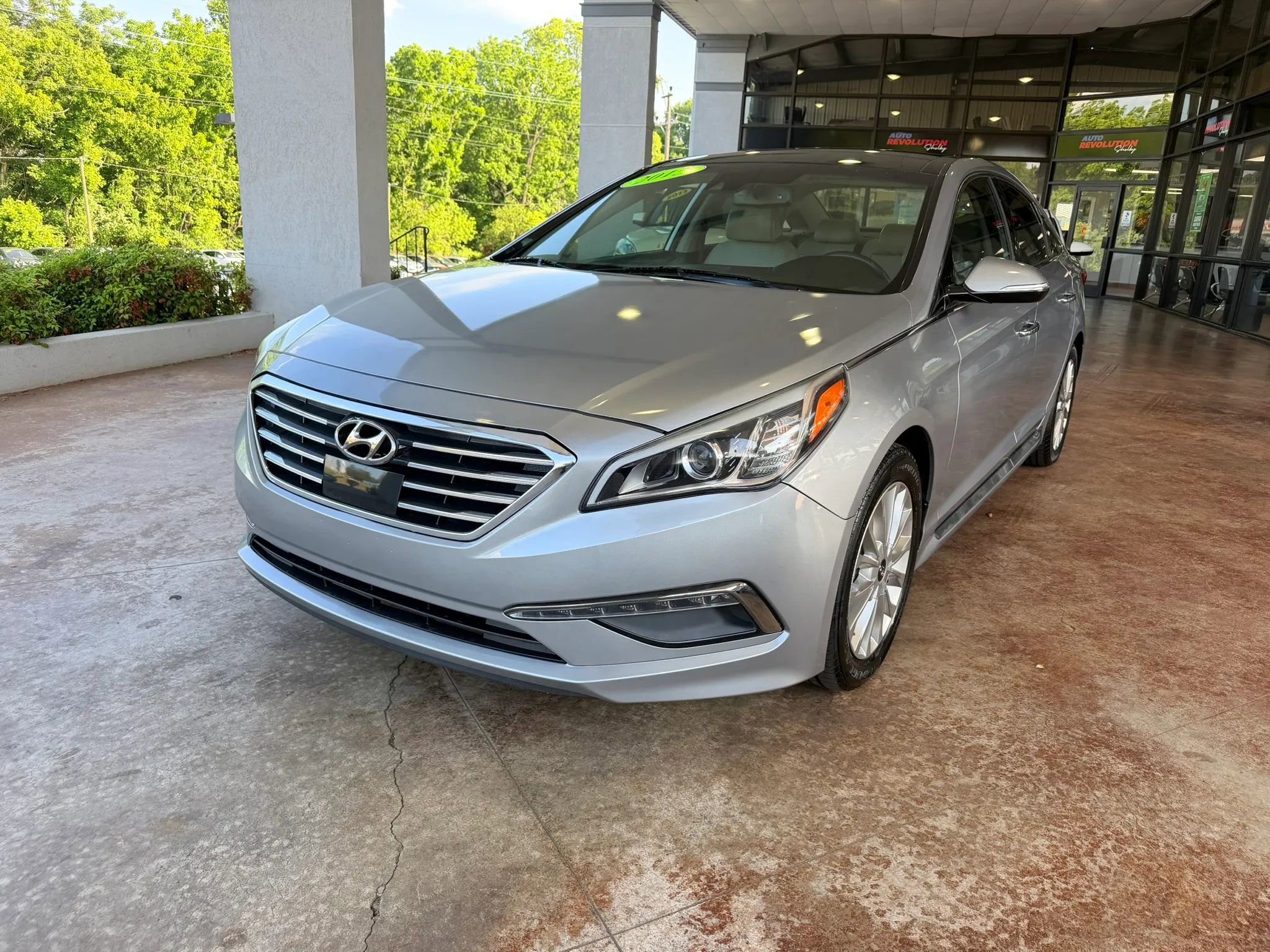 Used 2015 Hyundai Sonata Limited w/ Option Group 06 FWD image 3