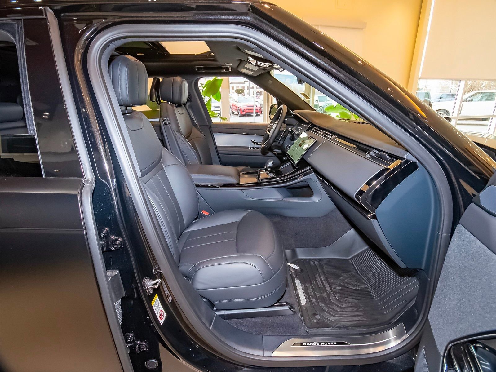 New 2025 Land Rover Range Rover Sport SE image 40