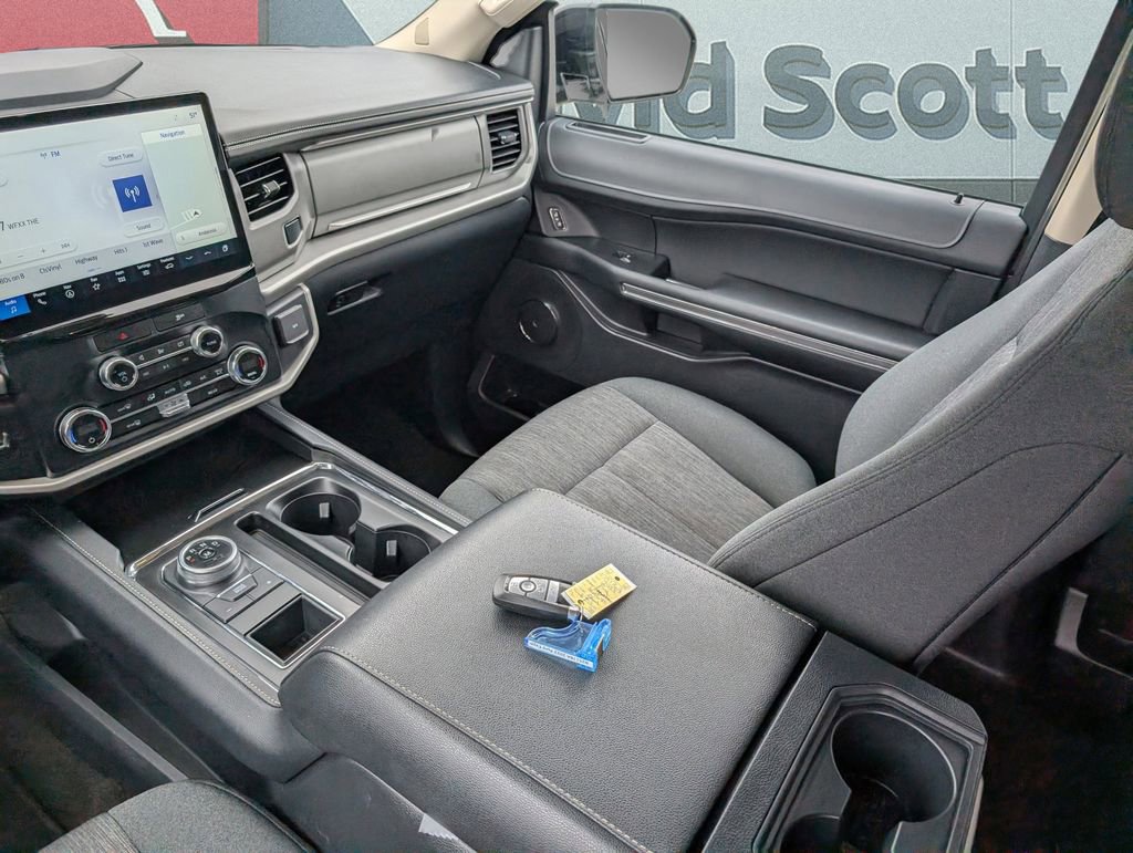 Used 2022 Ford Expedition XLT image 22