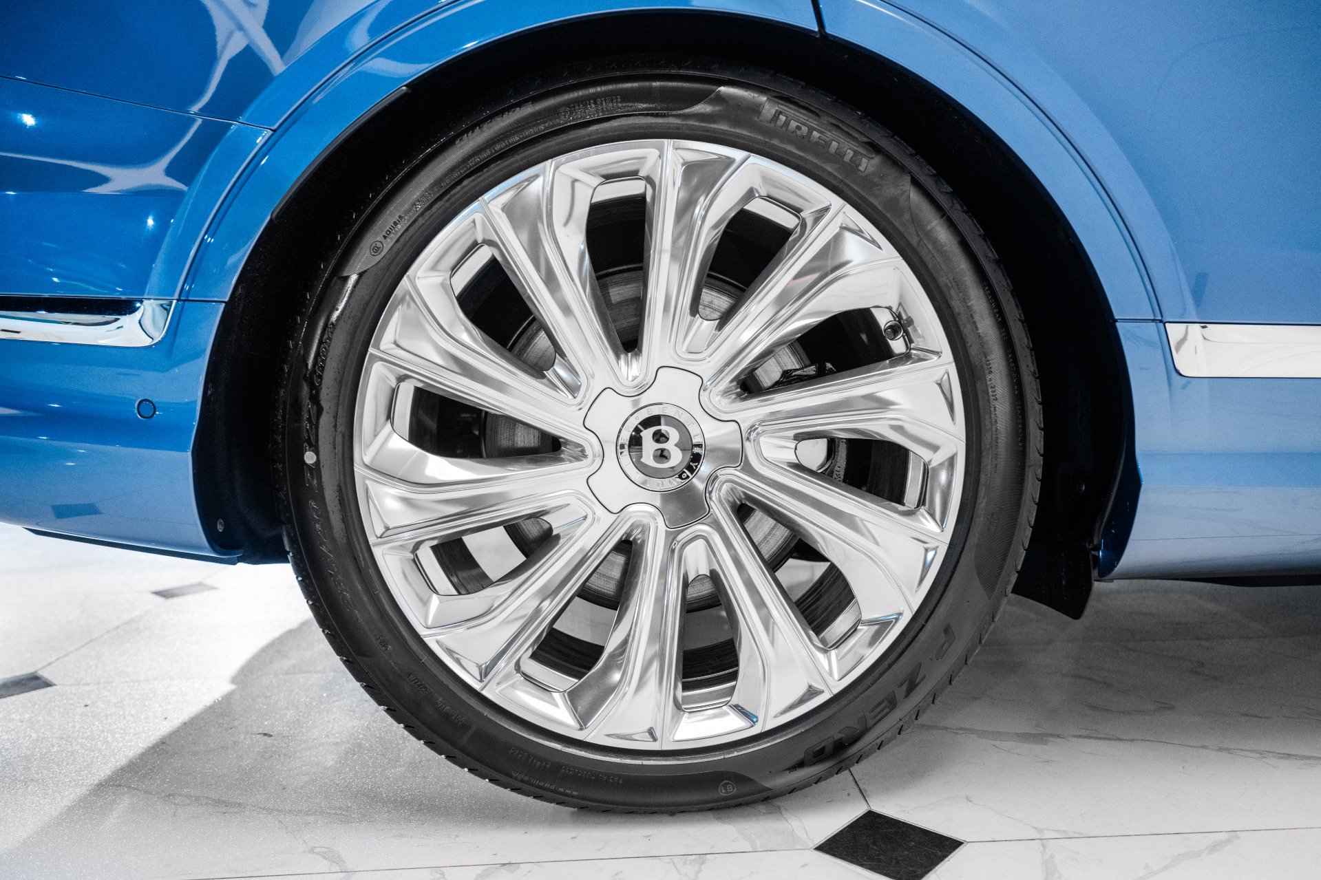 New 2025 Bentley Bentayga Extended Wheelbase image 17