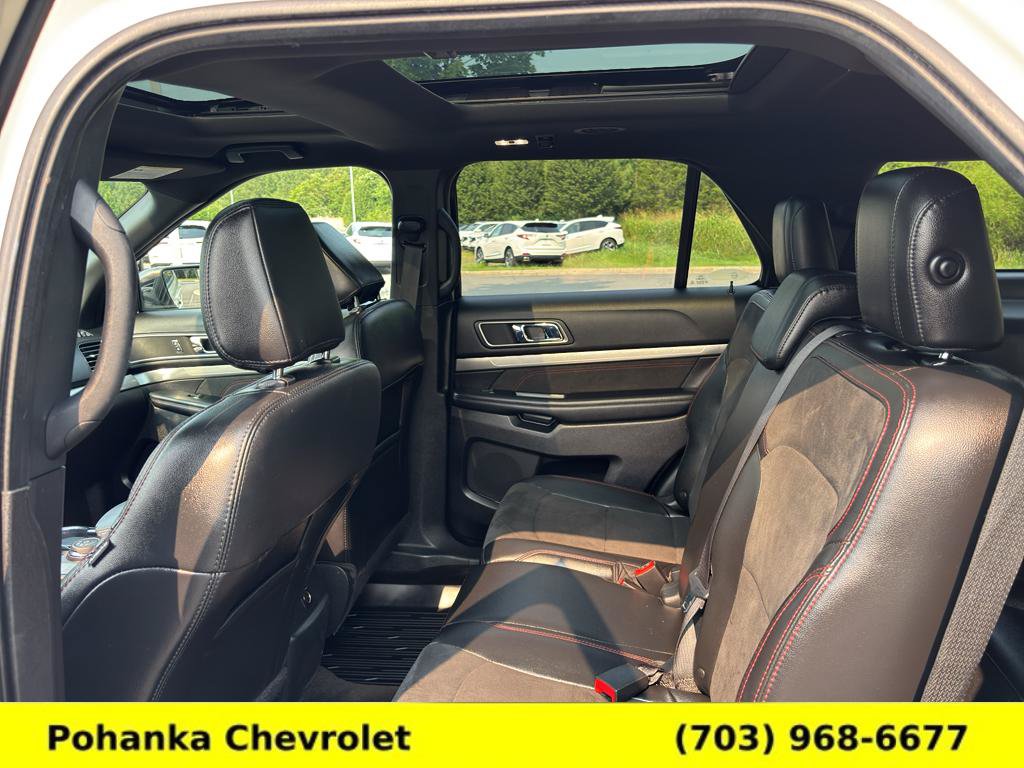 Used 2018 Ford Explorer XLT w/ Equipment Group 202A AWD/4WD image 23