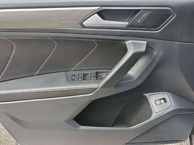Used 2023 Volkswagen Tiguan SE R-Line AWD/4WD image 11