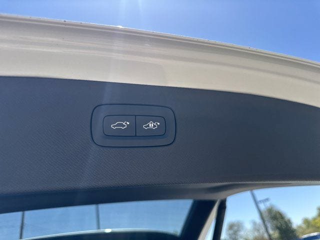 Certified 2025 Volvo XC90 T8 Ultra w/ Protection Package Premier AWD/4WD image 9
