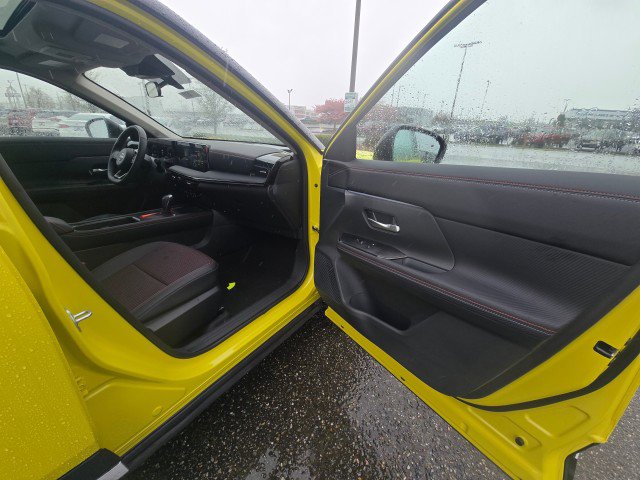 New 2025 Nissan Kicks SR w/ SR Premium Package image 11