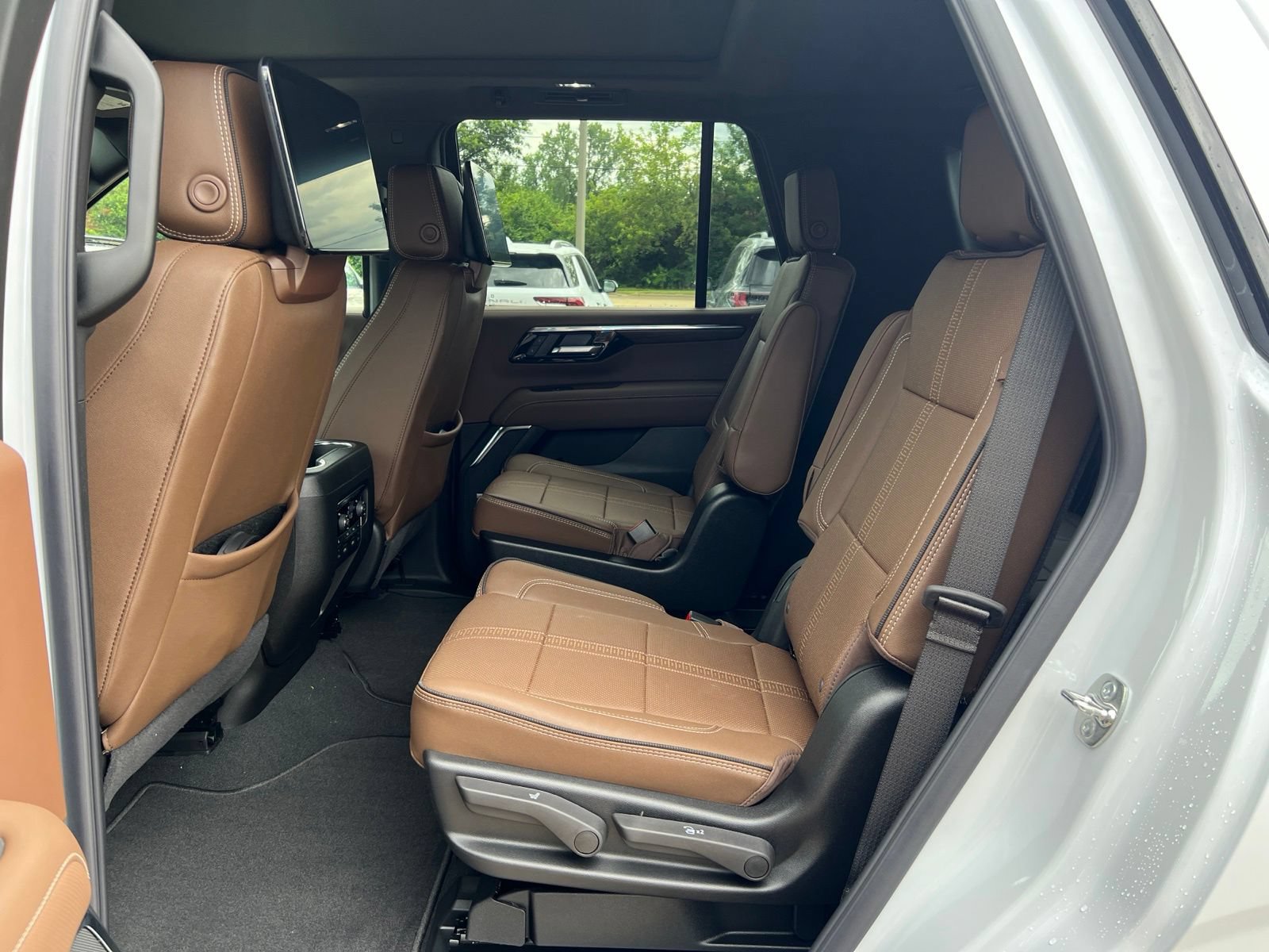 New 2026 Chevrolet Tahoe High Country AWD/4WD image 27