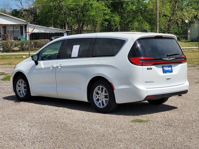 Used 2024 Chrysler Pacifica Touring-L image 7