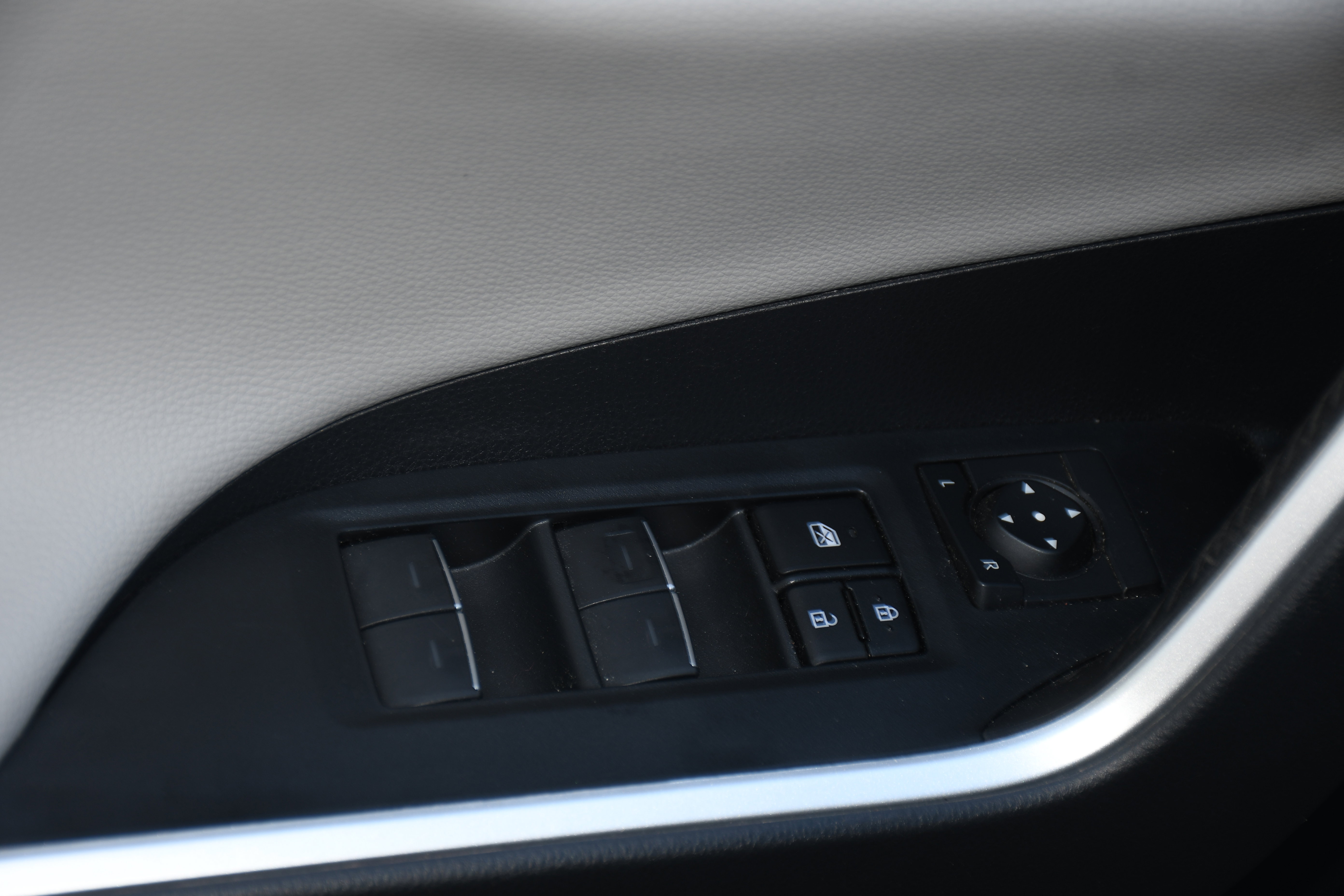 Used 2024 Toyota RAV4 Limited image 11