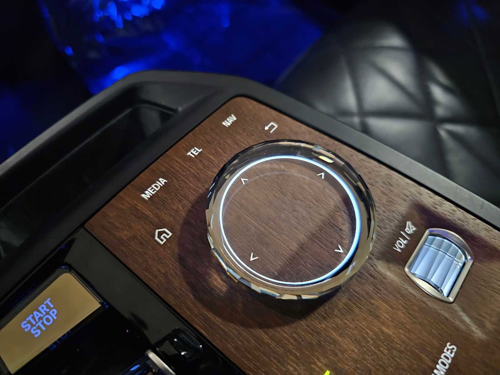 Used 2024 BMW iX xDrive50 w/ Premium Package image 25