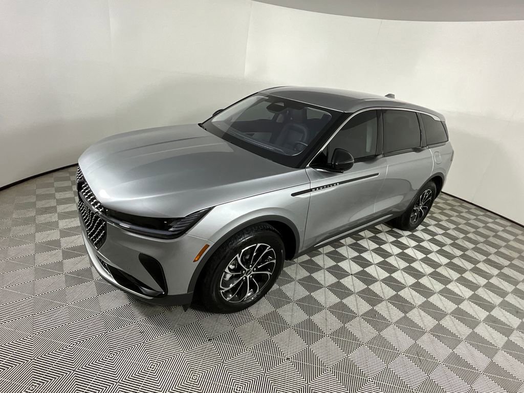 Used 2025 Lincoln Nautilus Premier AWD/4WD image 9